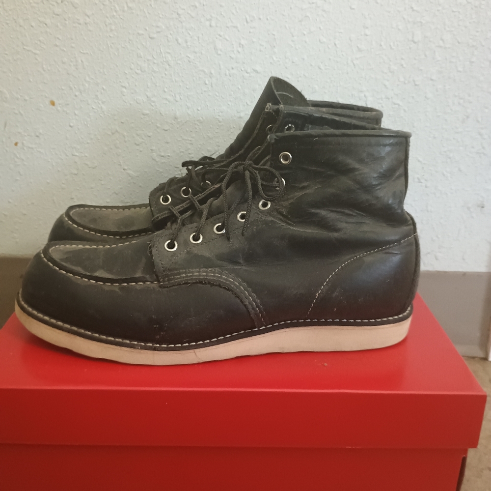Mens black size 11.5D red wing boos